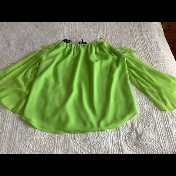 Lime green top NWT Size small - Picture 2 of 5